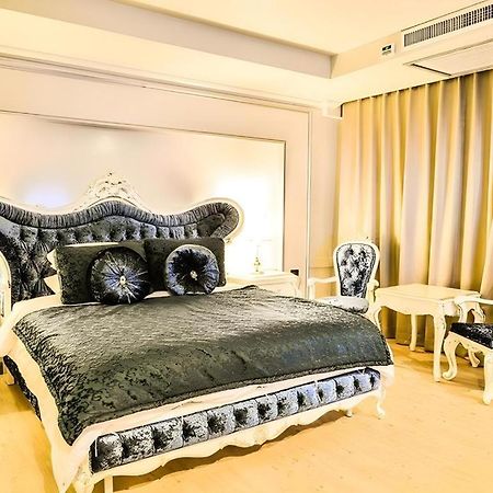 Alvarez Hotel Бурирам Екстериор снимка