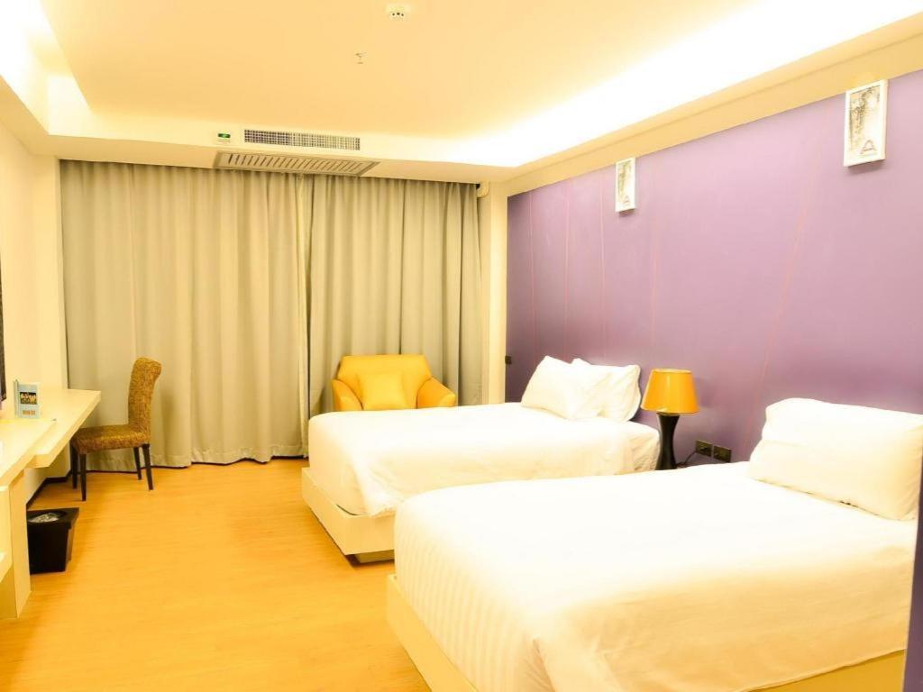Alvarez Hotel Бурирам Екстериор снимка