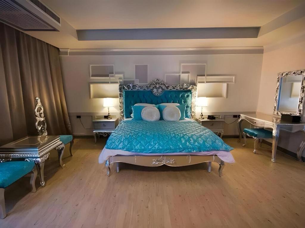 Alvarez Hotel Бурирам Екстериор снимка