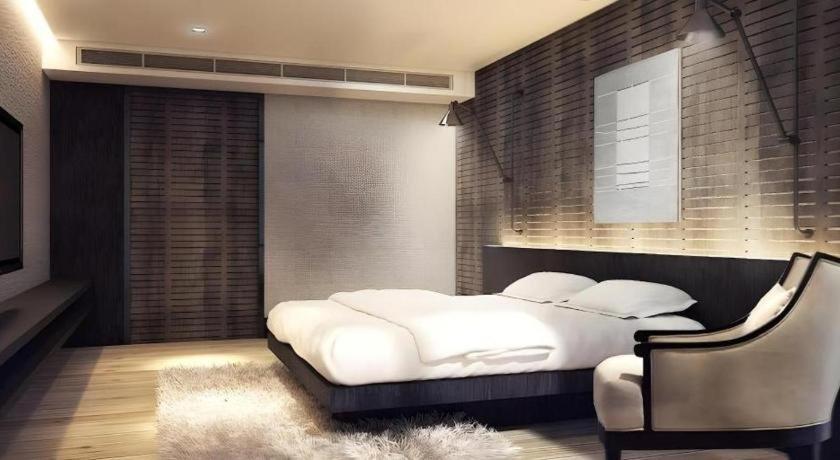 Alvarez Hotel Бурирам Екстериор снимка