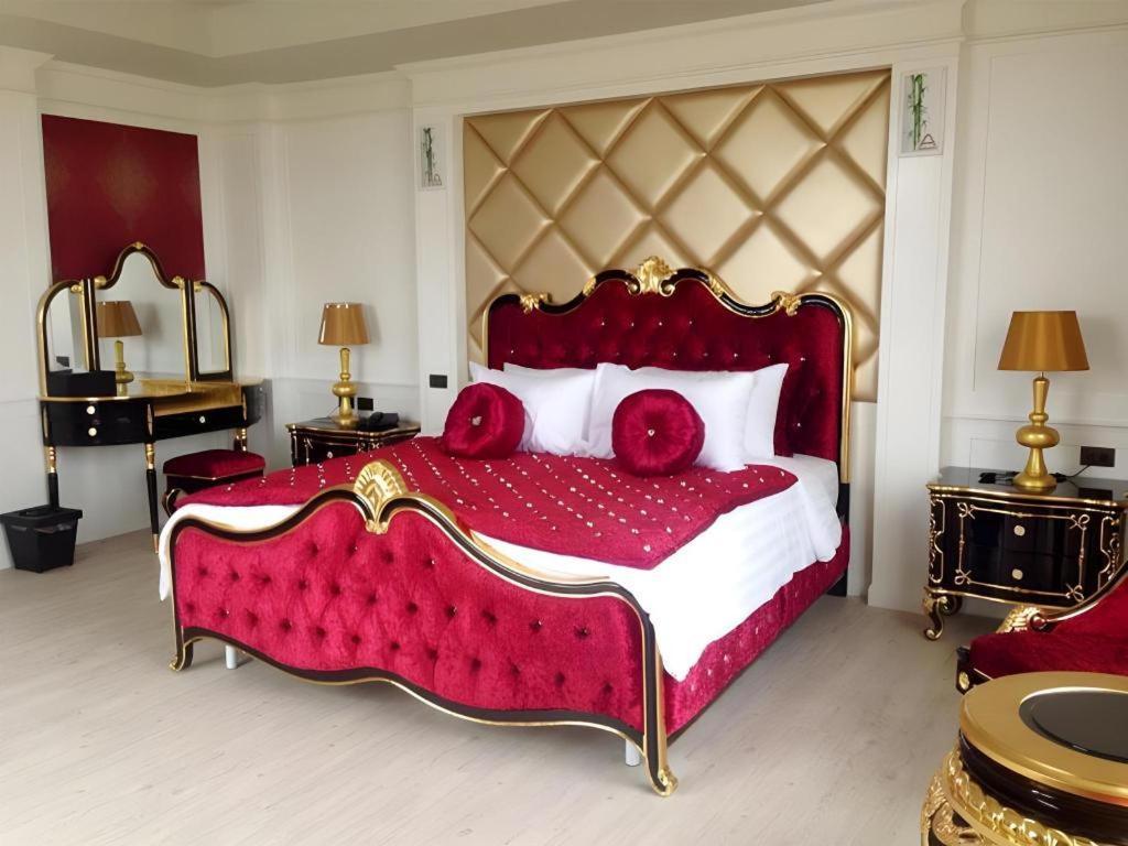 Alvarez Hotel Бурирам Екстериор снимка