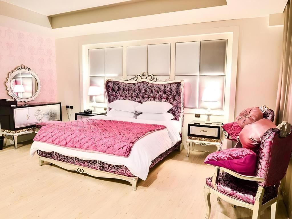 Alvarez Hotel Бурирам Екстериор снимка