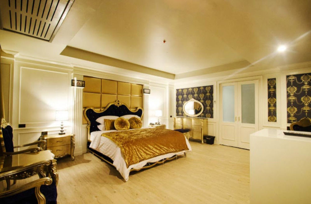Alvarez Hotel Бурирам Екстериор снимка