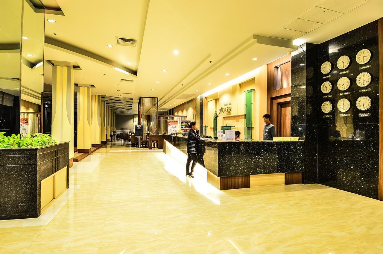 Alvarez Hotel Бурирам Екстериор снимка