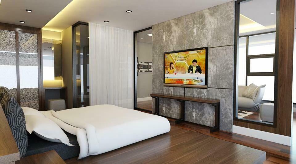 Alvarez Hotel Бурирам Екстериор снимка